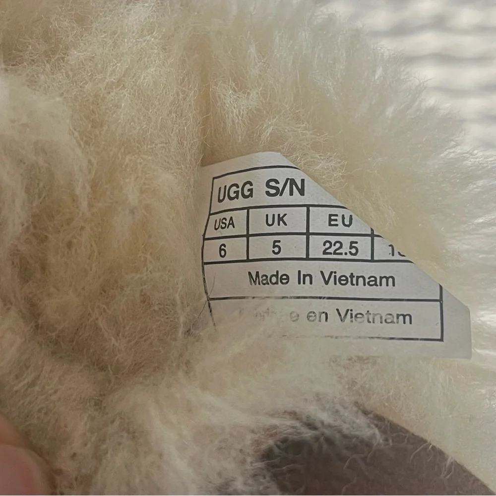 Toddler baby girl Authentic Uggs with bows - Picture 6 of 6